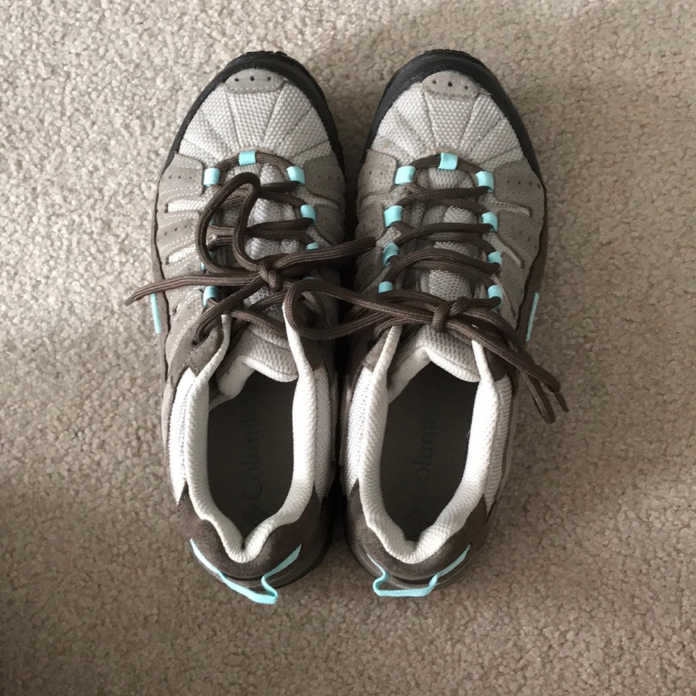 HARDLY WORN COLUMBIA HIKING SHOES